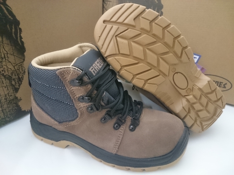 Bota Paredes Mod CM5048 MA Bota Paredes Mod CM5048 MA